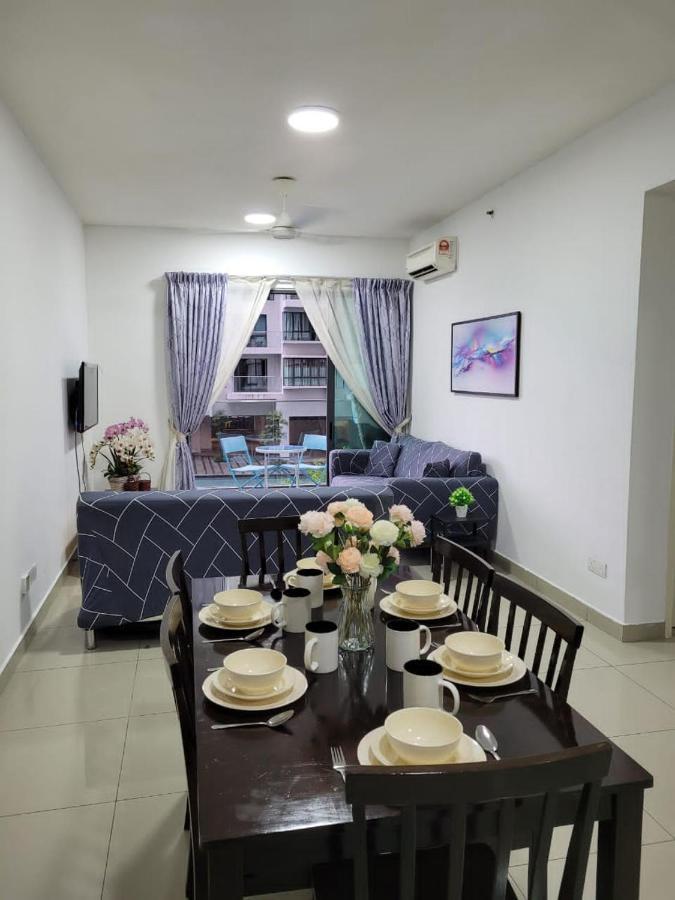 HOMESTAY D'Univ 360 PLACE Seri Kembangan Luaran gambar