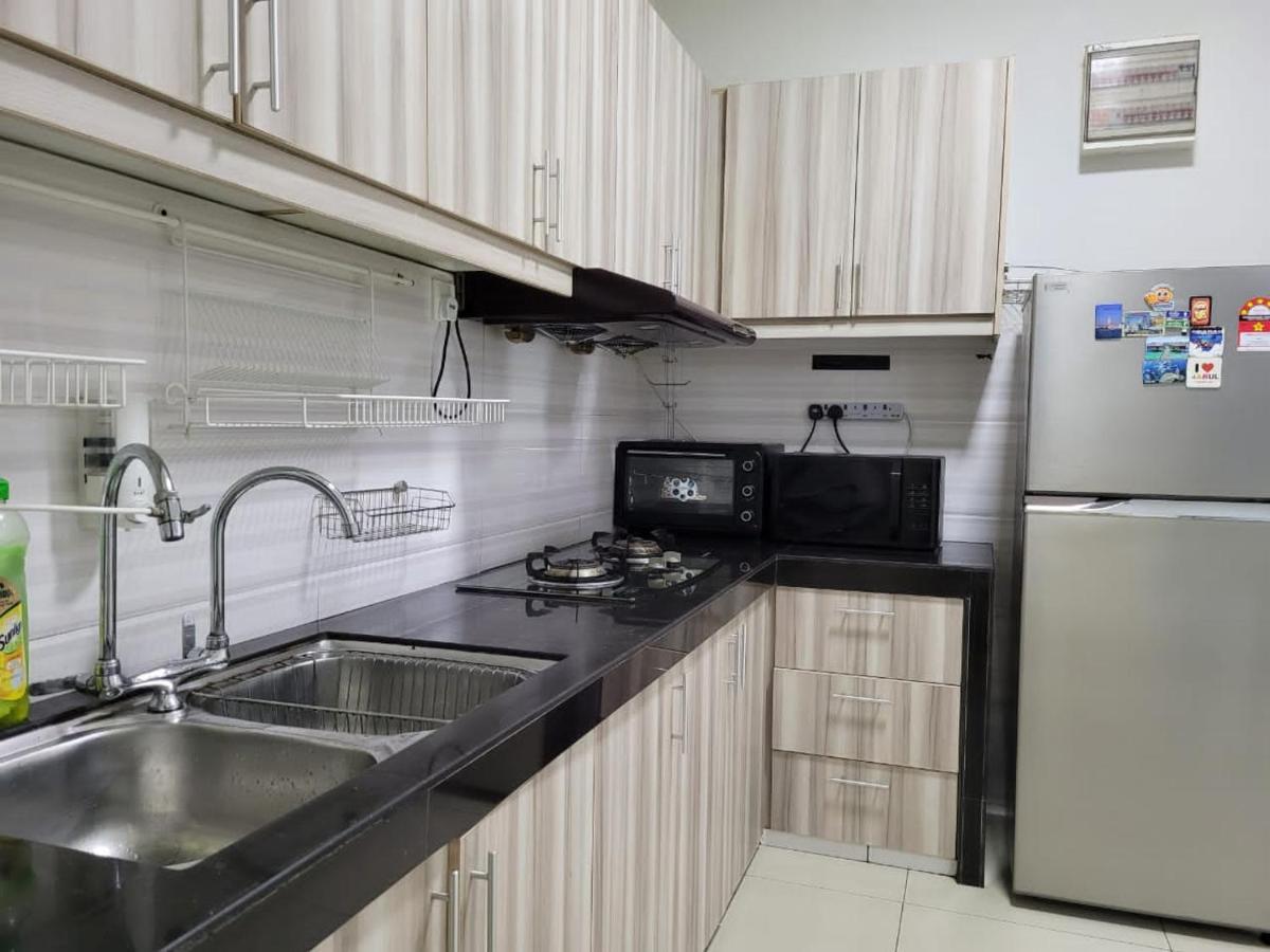 HOMESTAY D'Univ 360 PLACE Seri Kembangan Luaran gambar